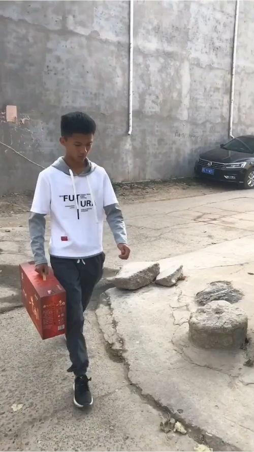 成人蹭饭的搞笑视频大全,笑料横生！成人蹭饭搞笑视频大盘点